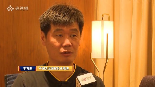 只穿内衣内裤的美女