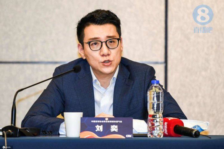 gay偷拍男浴室spy裸